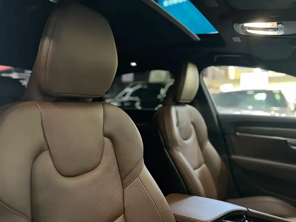 Volvo S90 2023 из CN, фото 5