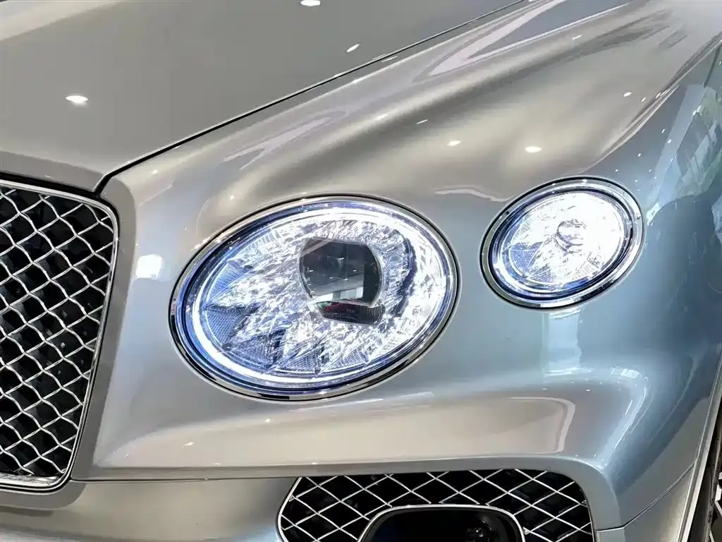 Bentley Bentayga 2021 из CN, фото 2