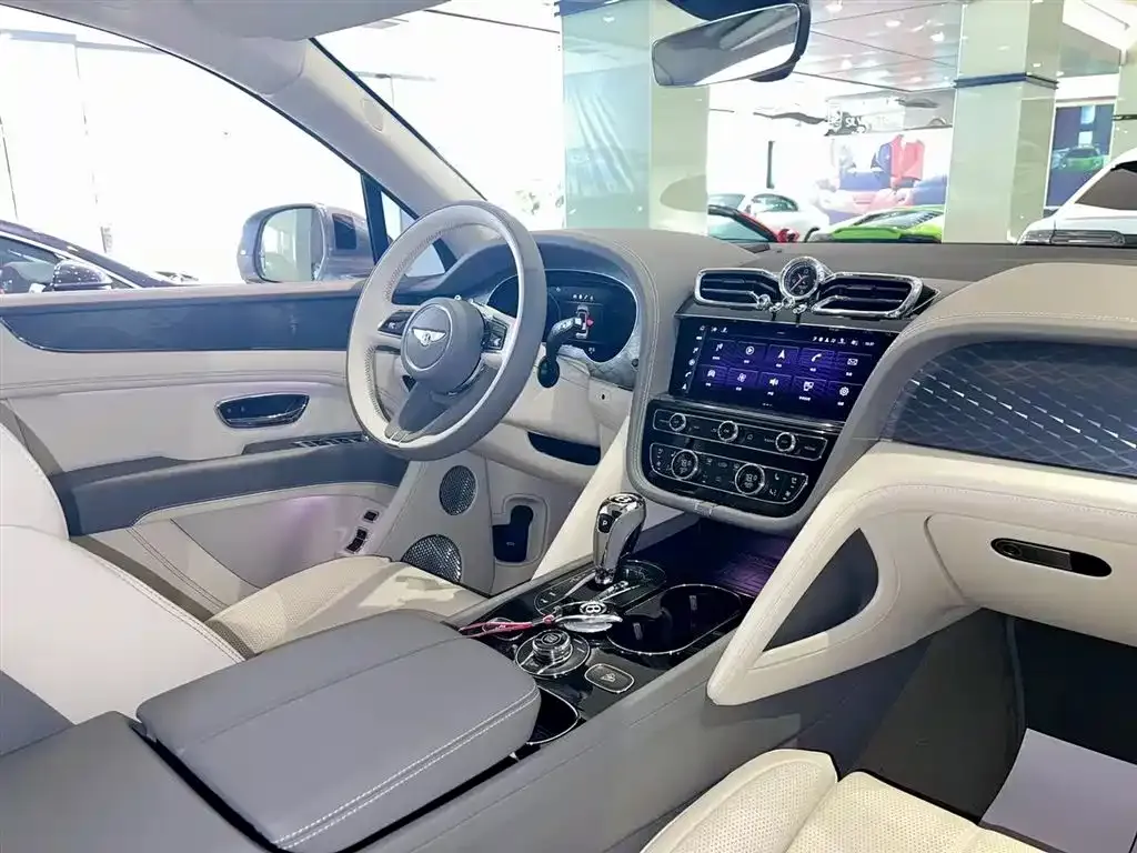 Bentley Bentayga 2021 из CN, фото 6