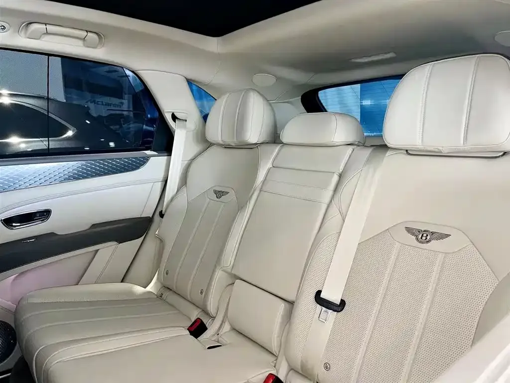 Bentley Bentayga 2021 из CN, фото 8