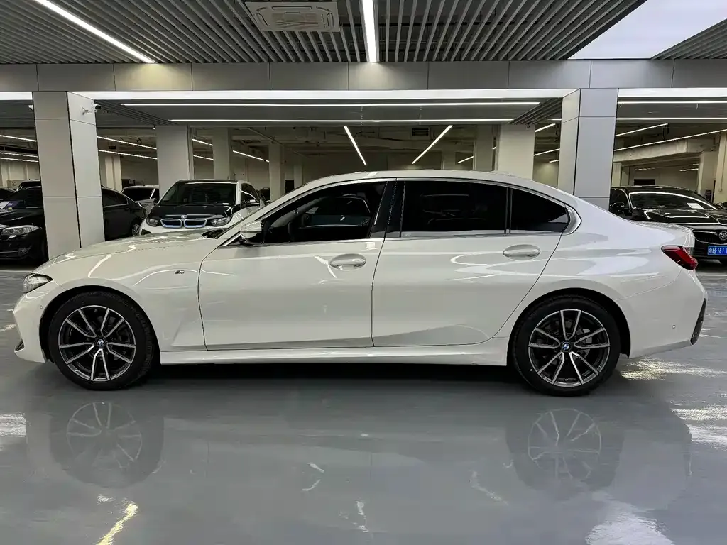 BMW 3 Series 2023 из CN, фото 10