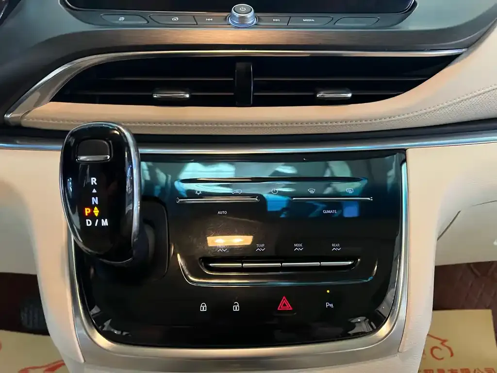 Buick GL8 2023 из CN, фото 10