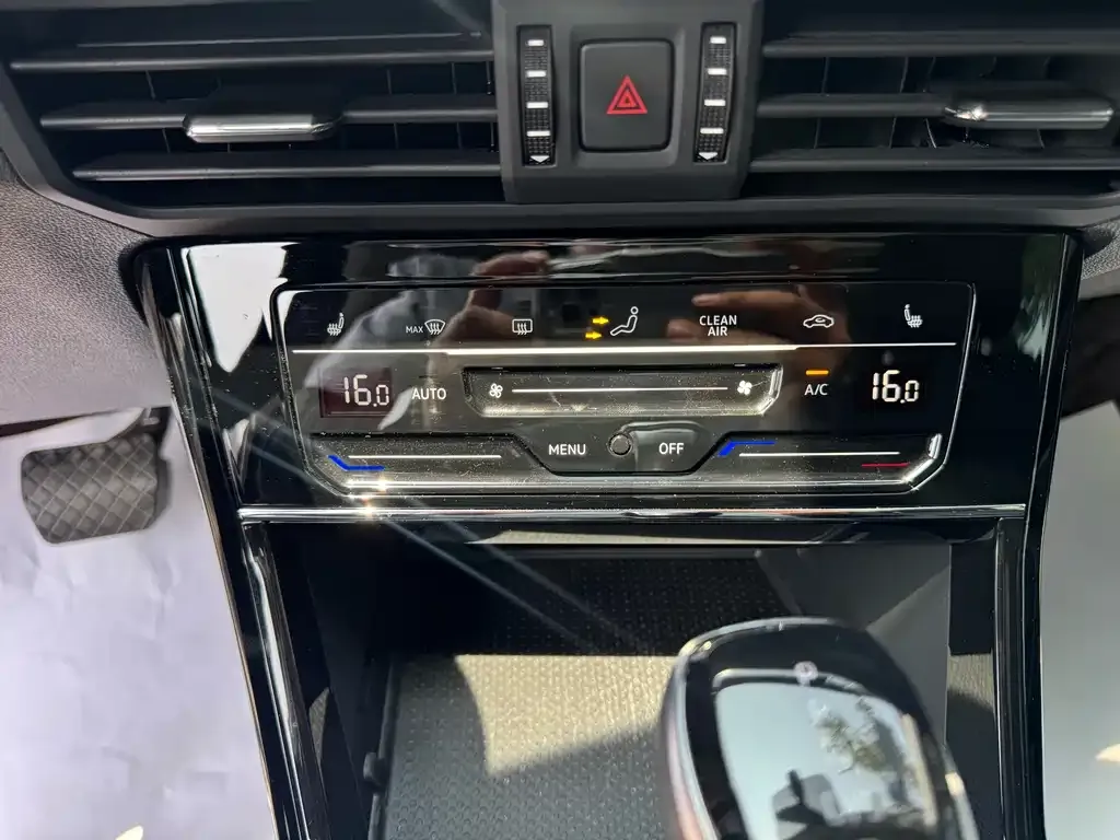 Volkswagen Passat 2023 из CN, фото 10