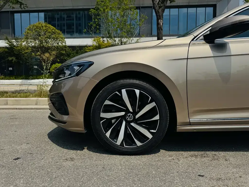 Volkswagen Passat 2023 из CN, фото 4
