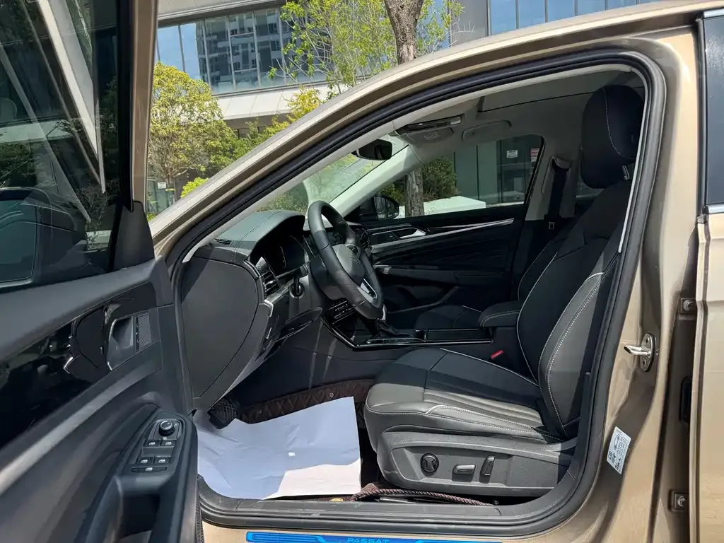 Volkswagen Passat 2023 из CN, фото 5