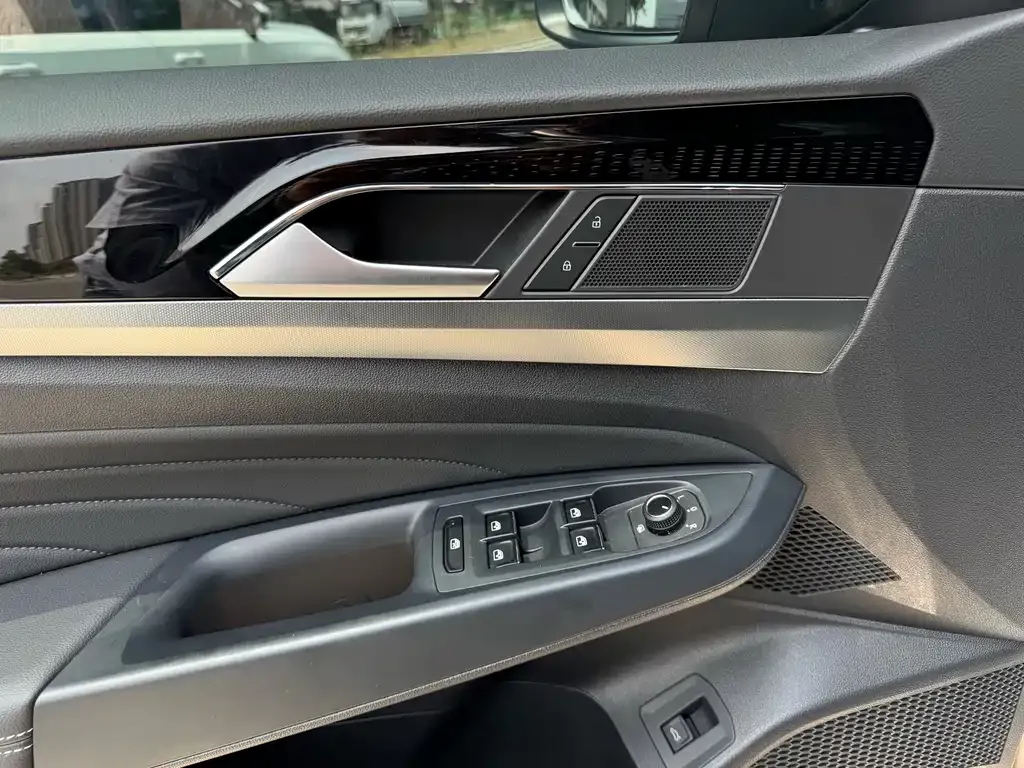 Volkswagen Passat 2023 из CN, фото 6