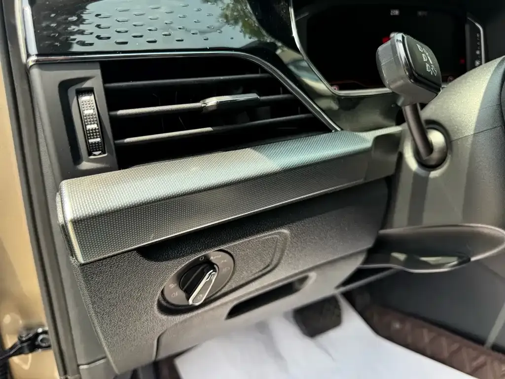 Volkswagen Passat 2023 из CN, фото 7