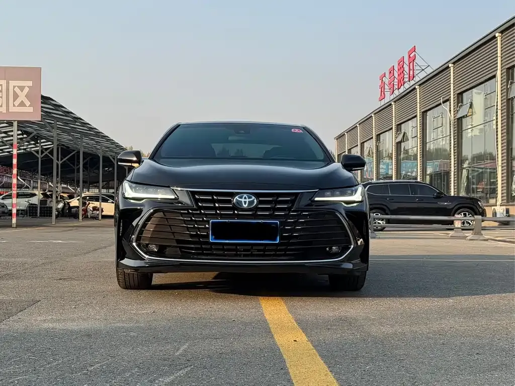 Toyota Avalon 2023 из CN, фото 2