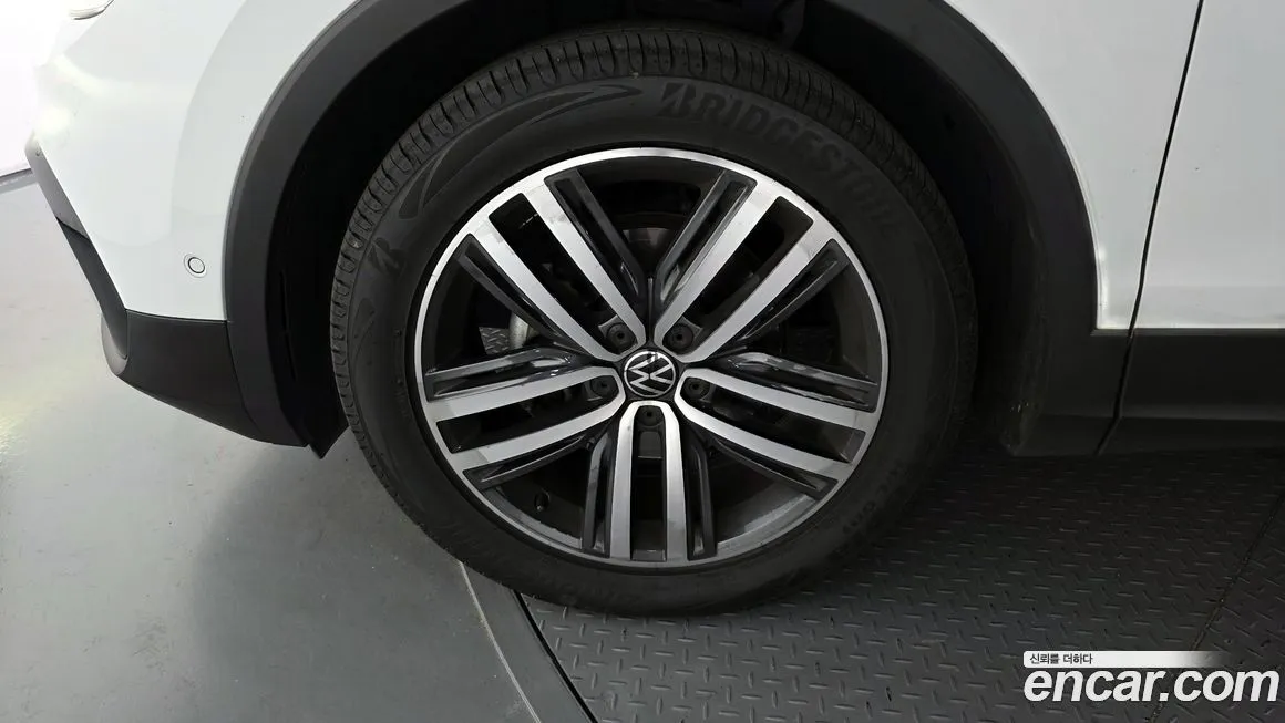 Volkswagen Tiguan — фото 5