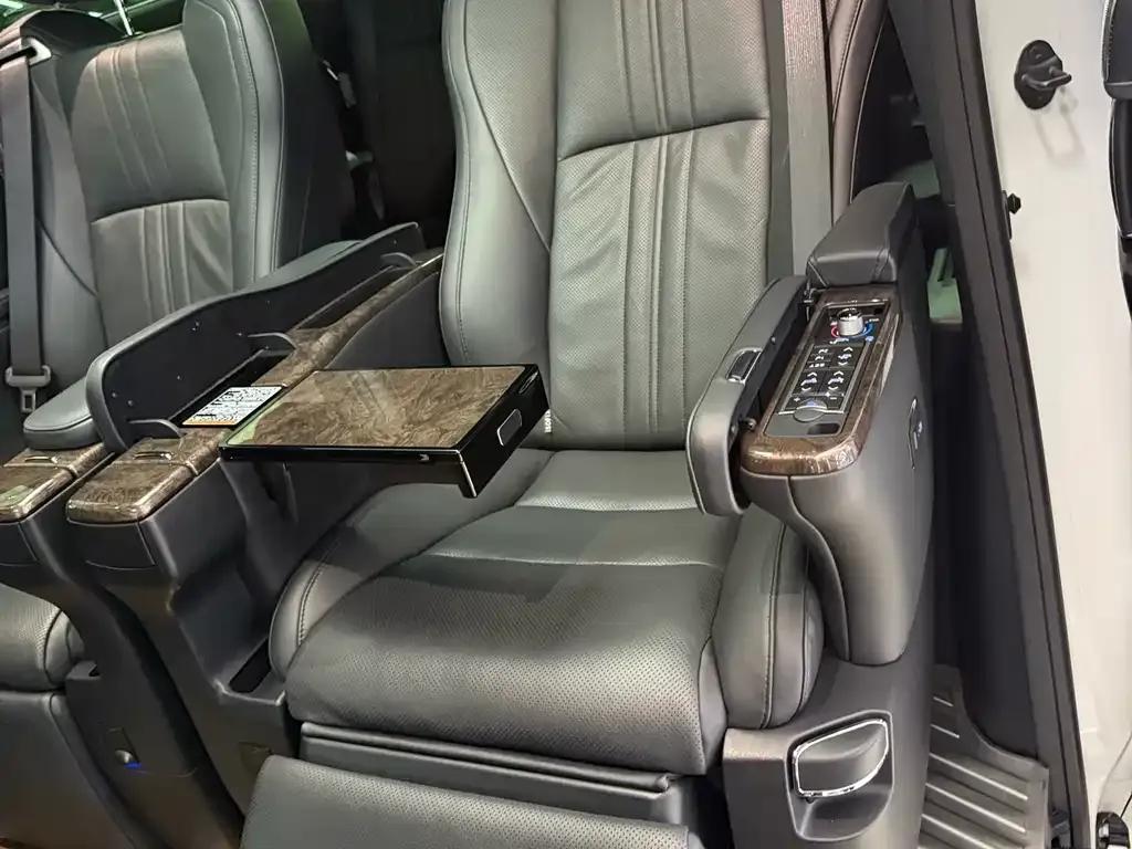 Toyota Alphard 2022 из CN, фото 10