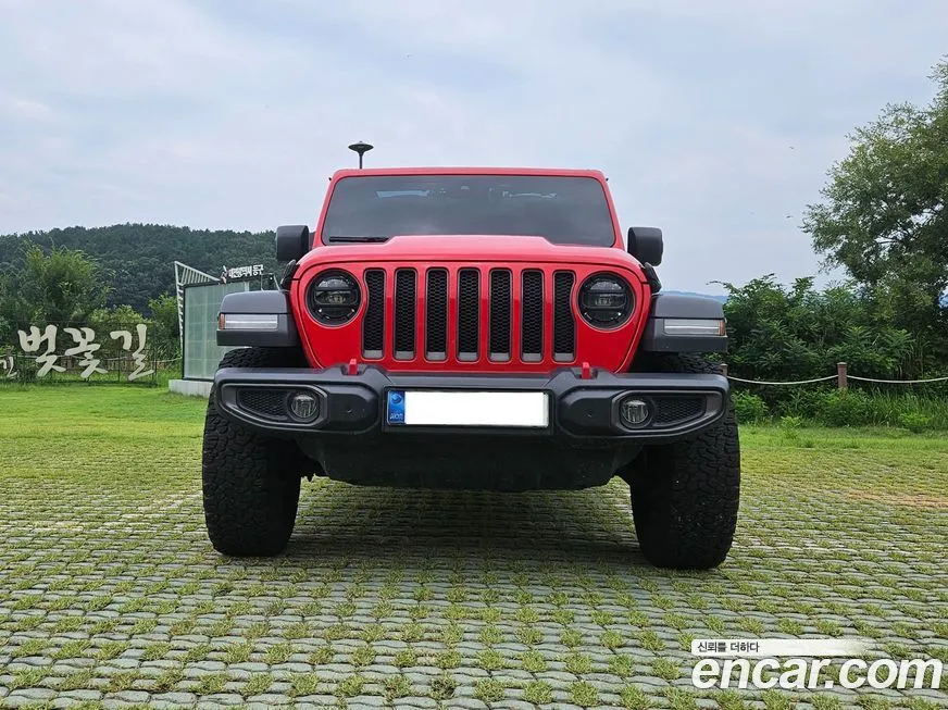 Jeep Wrangler — фото 1