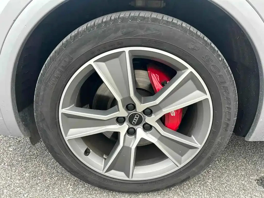 Audi SQ5 2023 из CN, фото 7