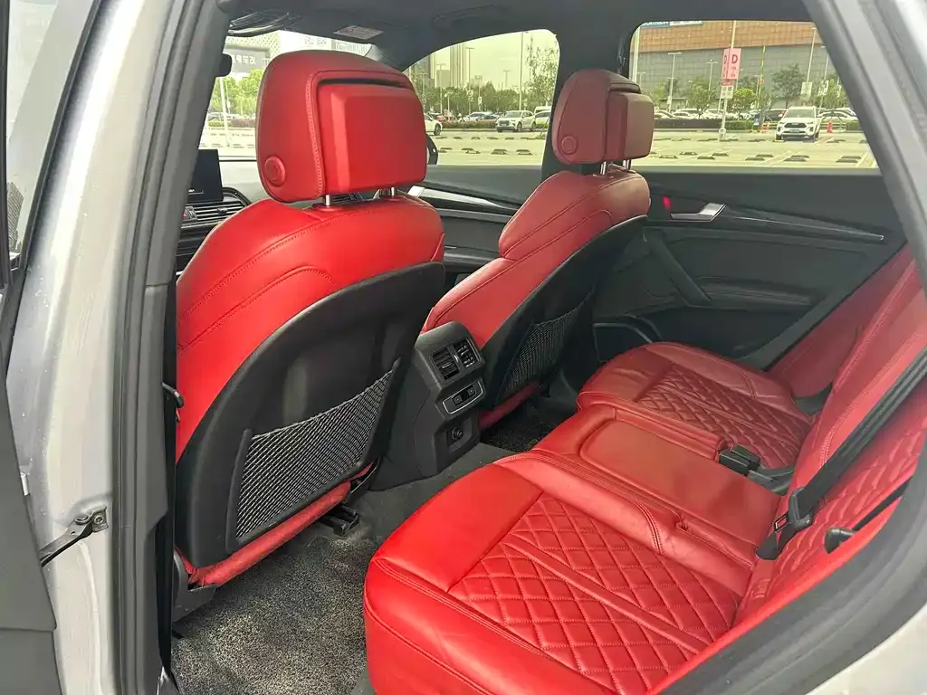 Audi SQ5 2023 из CN, фото 9