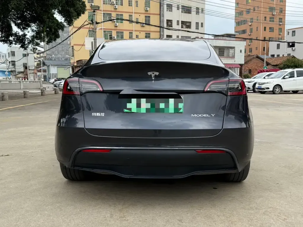 Tesla Model Y — фото 6