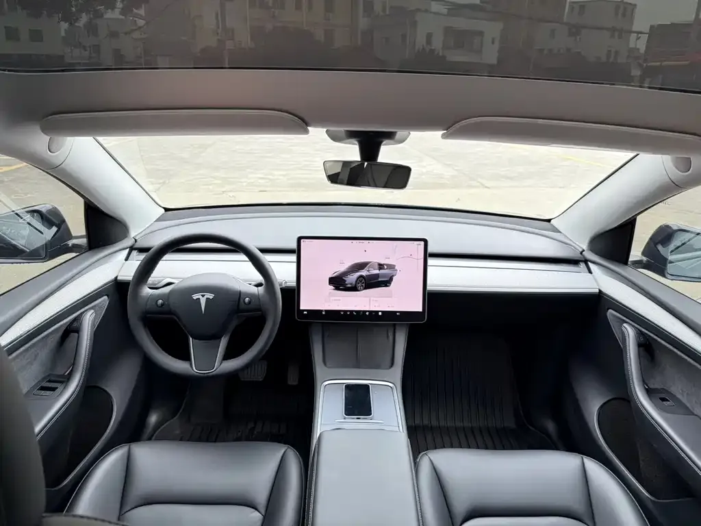 Tesla Model Y — фото 9