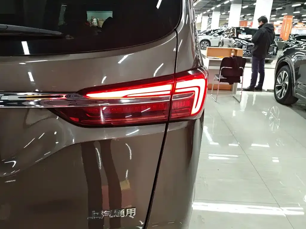 Buick GL8 2023 из CN, фото 10