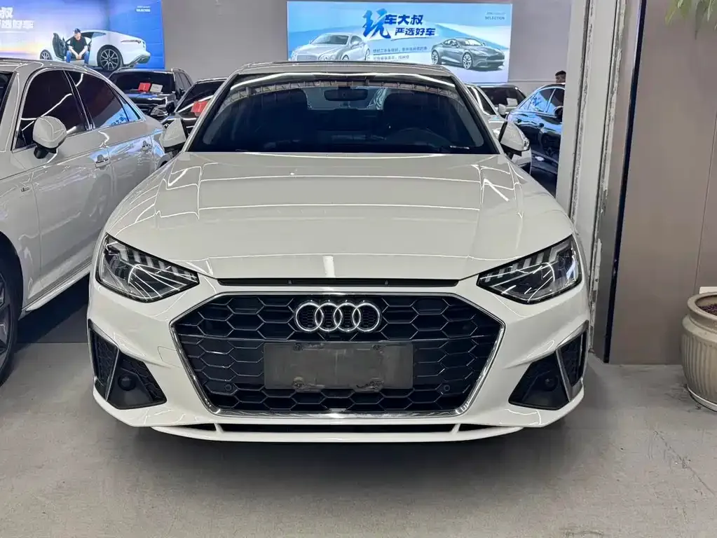 Audi A4L 2022 из CN, фото 2