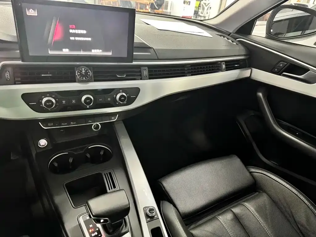 Audi A4L 2022 из CN, фото 9