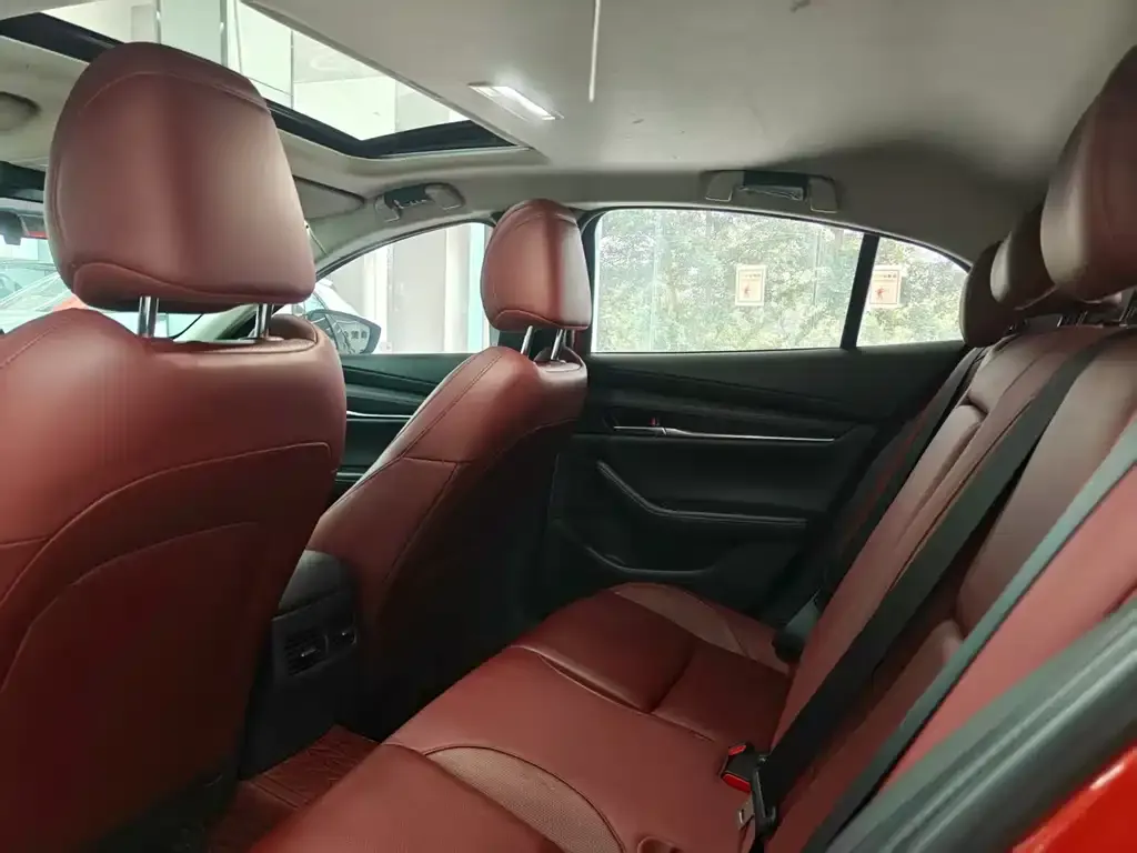 Mazda 3 Axela 2023 из CN, фото 6