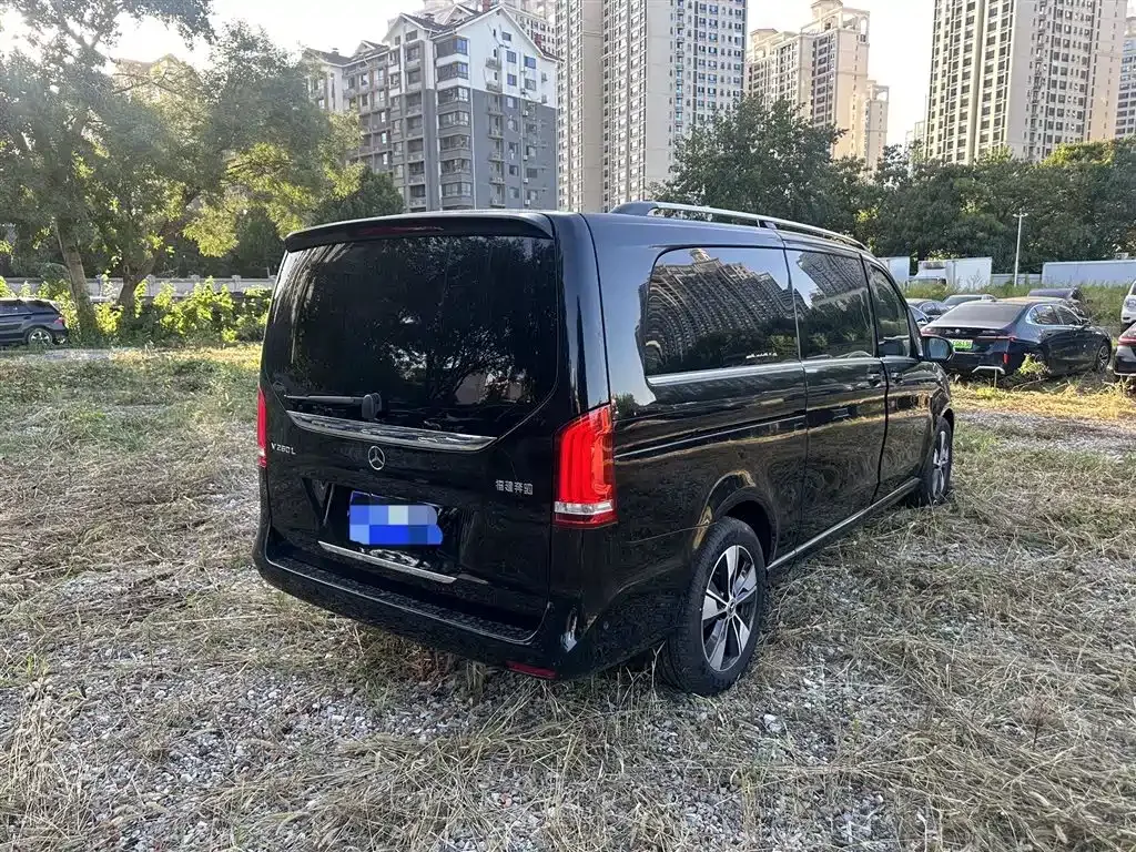 Mercedes-Benz V-Class 2024 из CN, фото 4