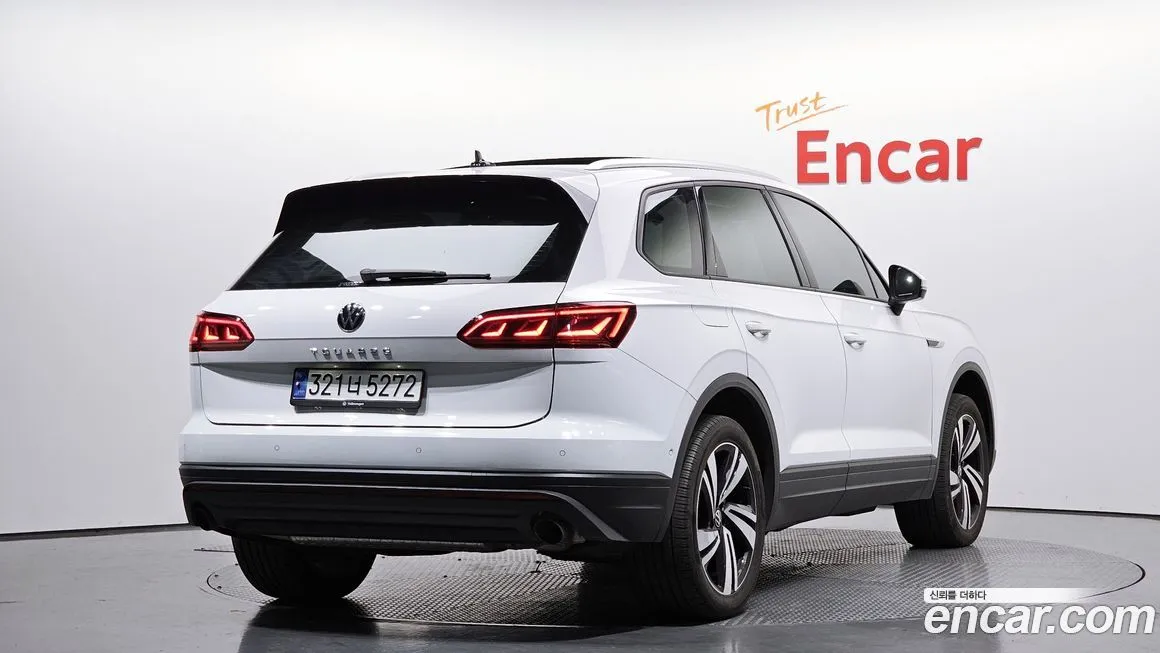 Volkswagen Touareg 2023 из KR, фото 2