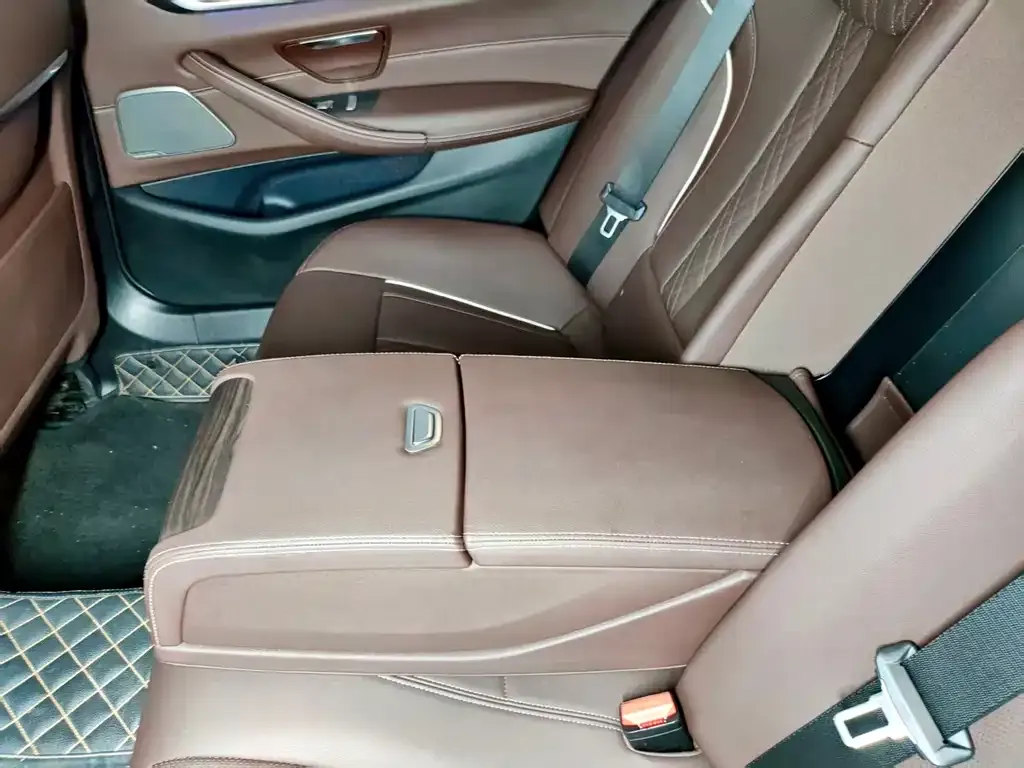 BMW 5 Series 2023 из CN, фото 9