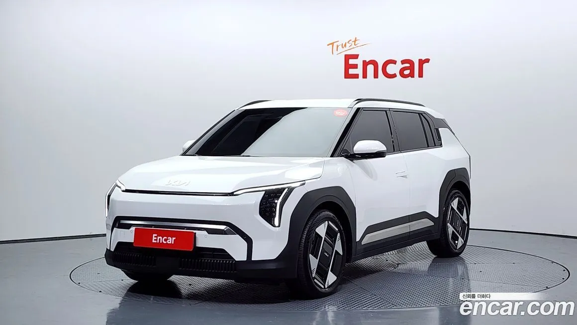 Kia EV3 — фото 1