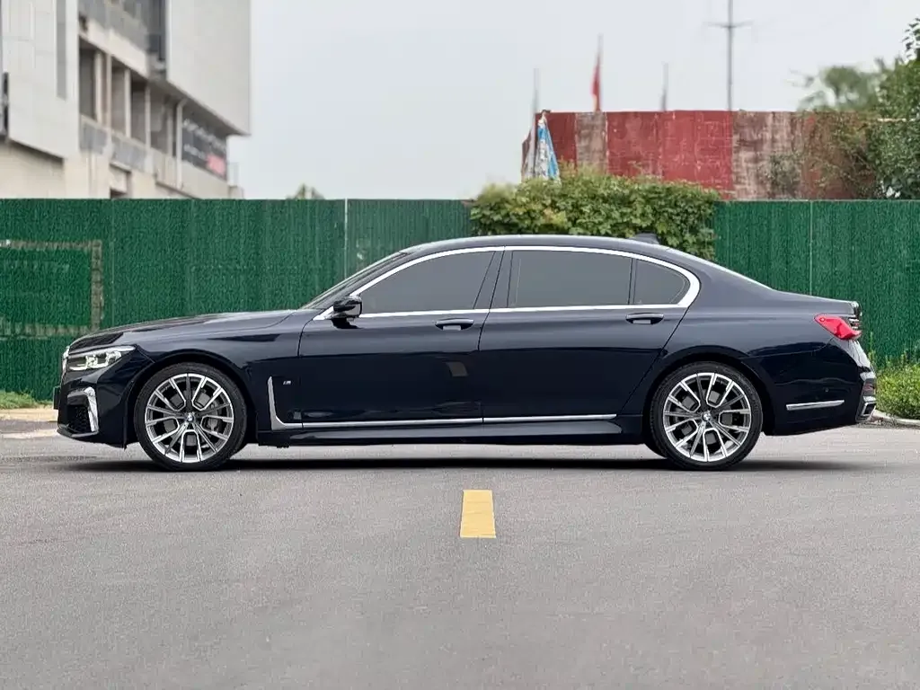 BMW 7 Series 2022 из CN, фото 7