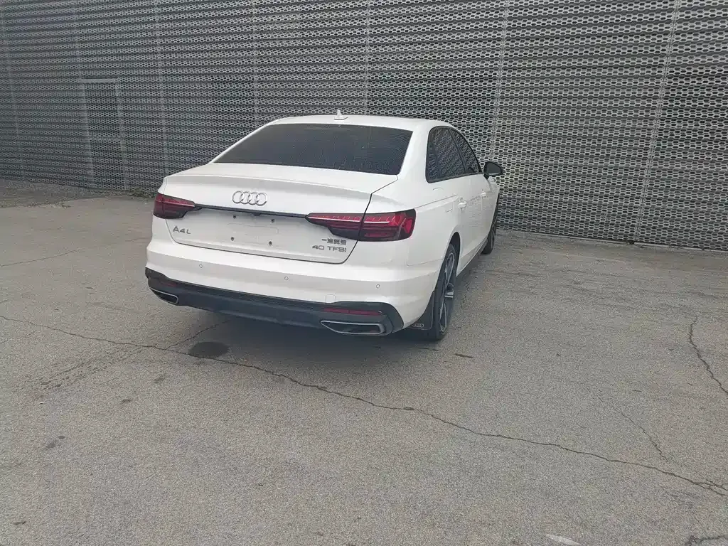Audi A4L 2024 из CN, фото 4