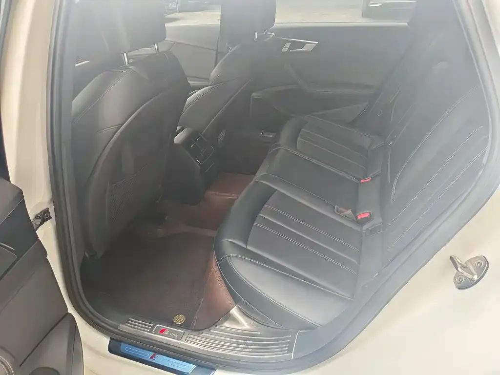 Audi A4L 2024 из CN, фото 7