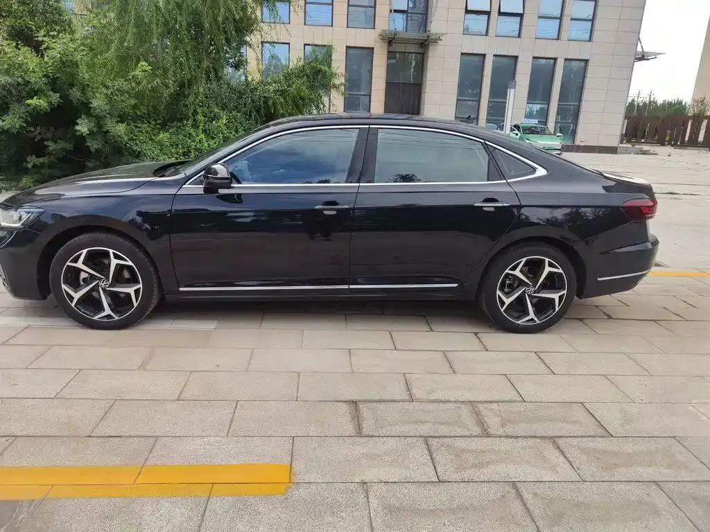 Volkswagen Passat 2023 из CN, фото 4