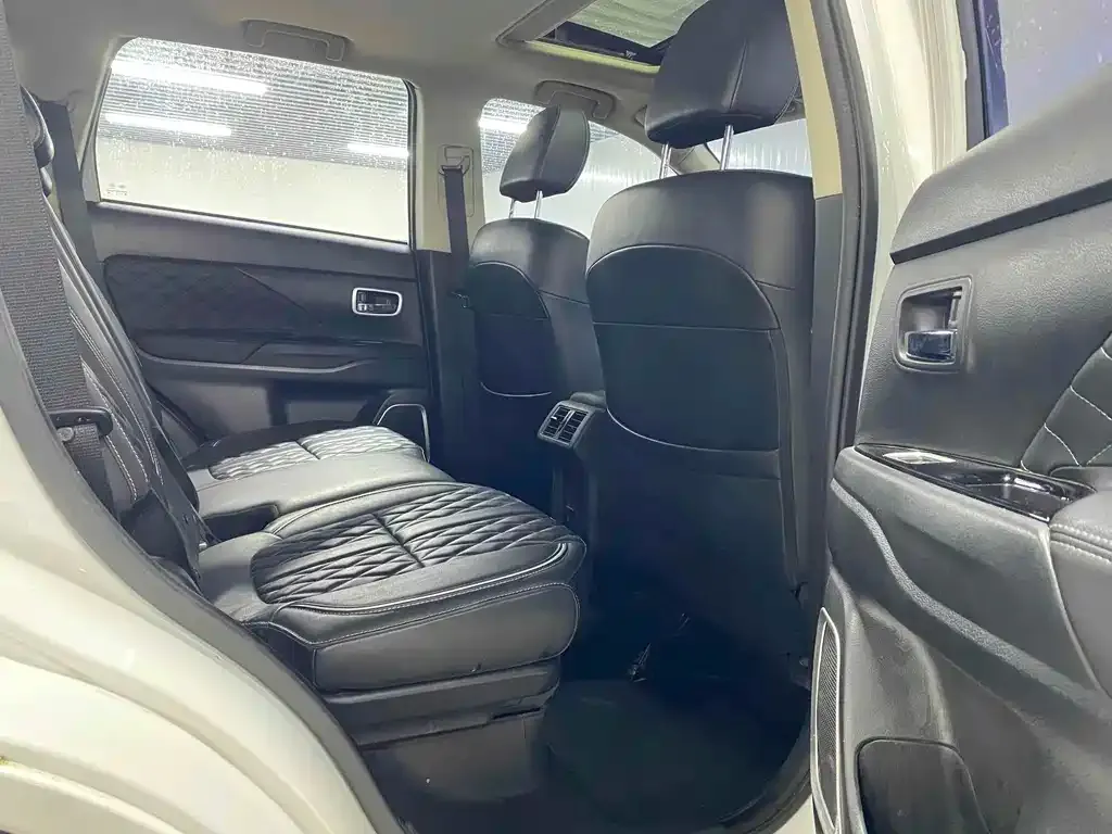 Mitsubishi Outlander 2021 из CN, фото 10