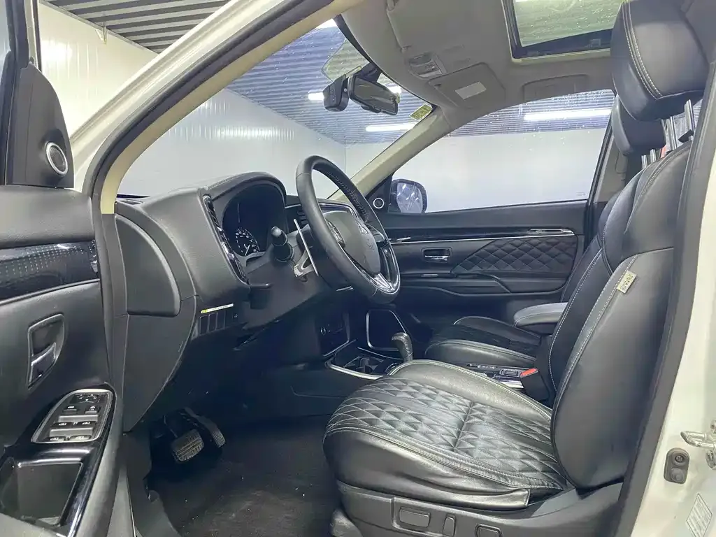 Mitsubishi Outlander 2021 из CN, фото 7