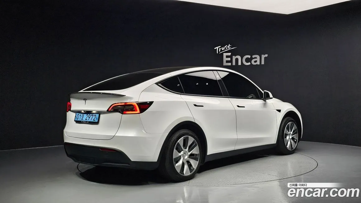 Tesla Model Y — фото 2
