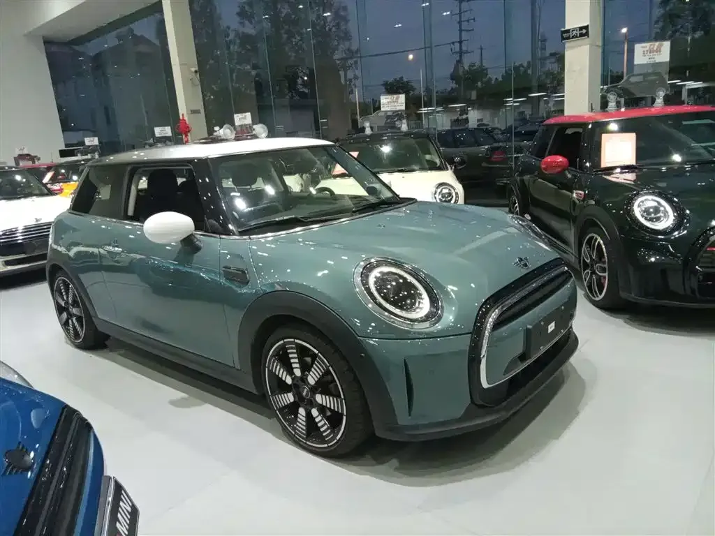 MINI Cooper (3-door) 2023 из CN, фото 2