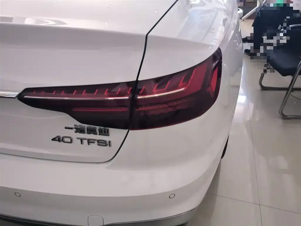 Audi A4L 2023 из CN, фото 8