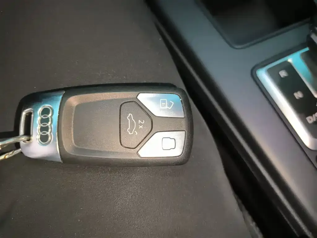 Audi A4L 2023 из CN, фото 9