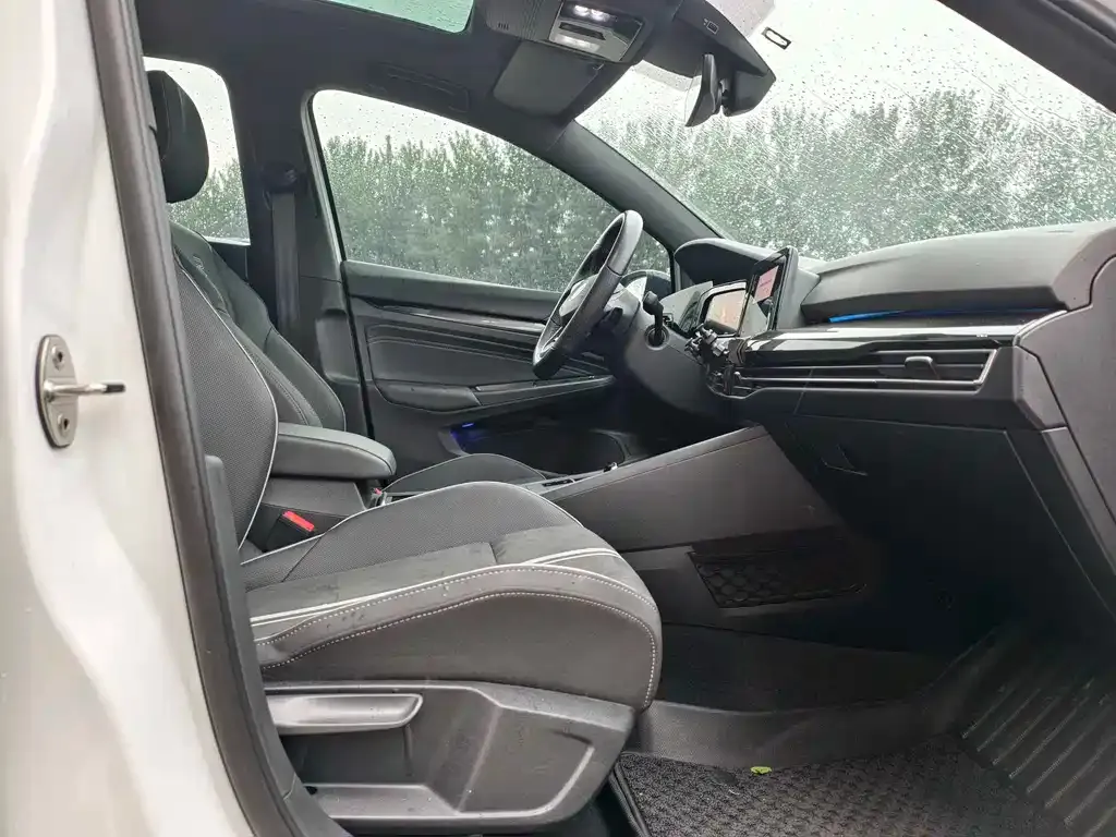 Volkswagen Golf 2022 из CN, фото 4