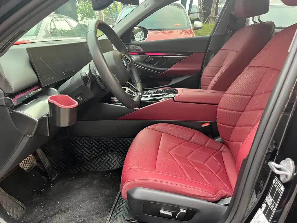 BMW 5 Series 2024 из CN, фото 3