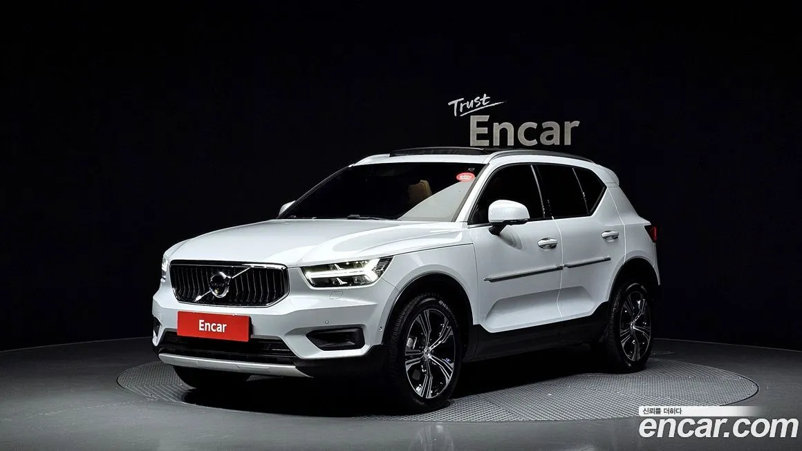 Volvo XC40 — фото 1