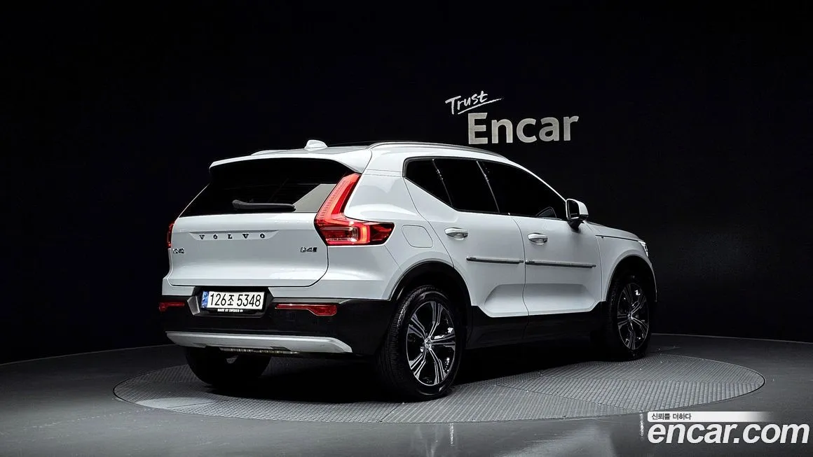 Volvo XC40 — фото 2