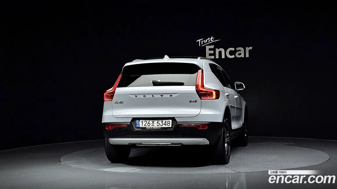 Volvo XC40 — фото 4