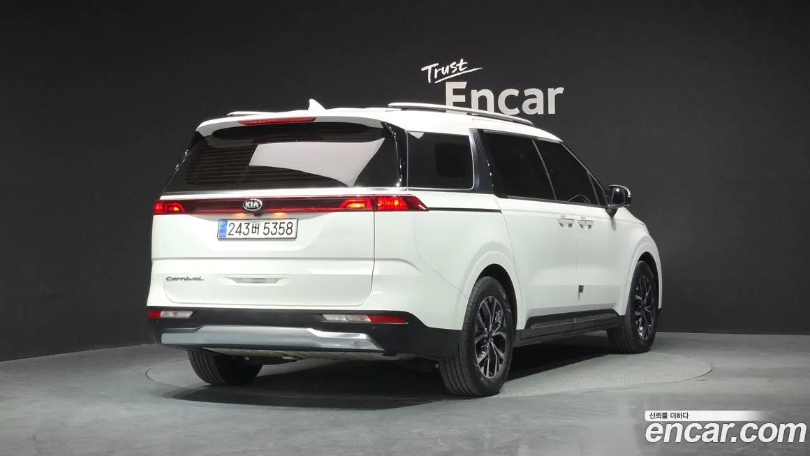 Kia Carnival — фото 2