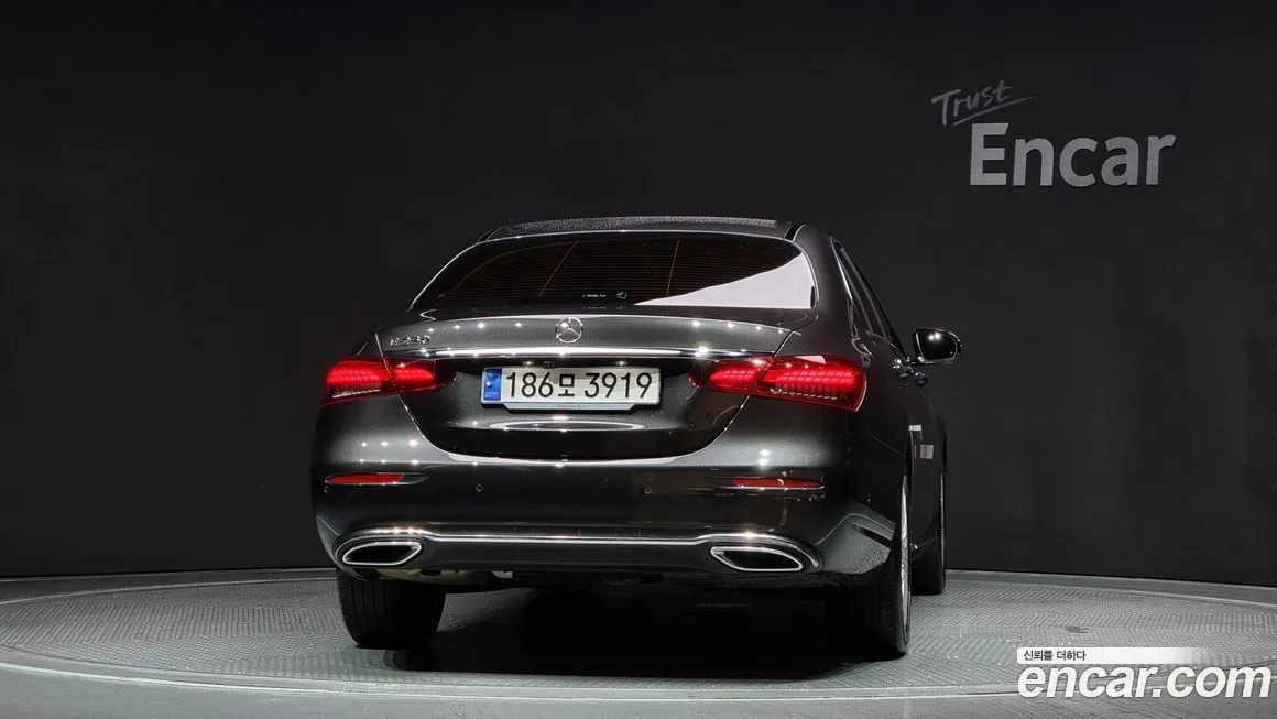 Mercedes-Benz E-Class — фото 4
