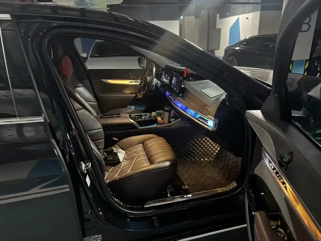 BMW 7 Series 2022 из CN, фото 4