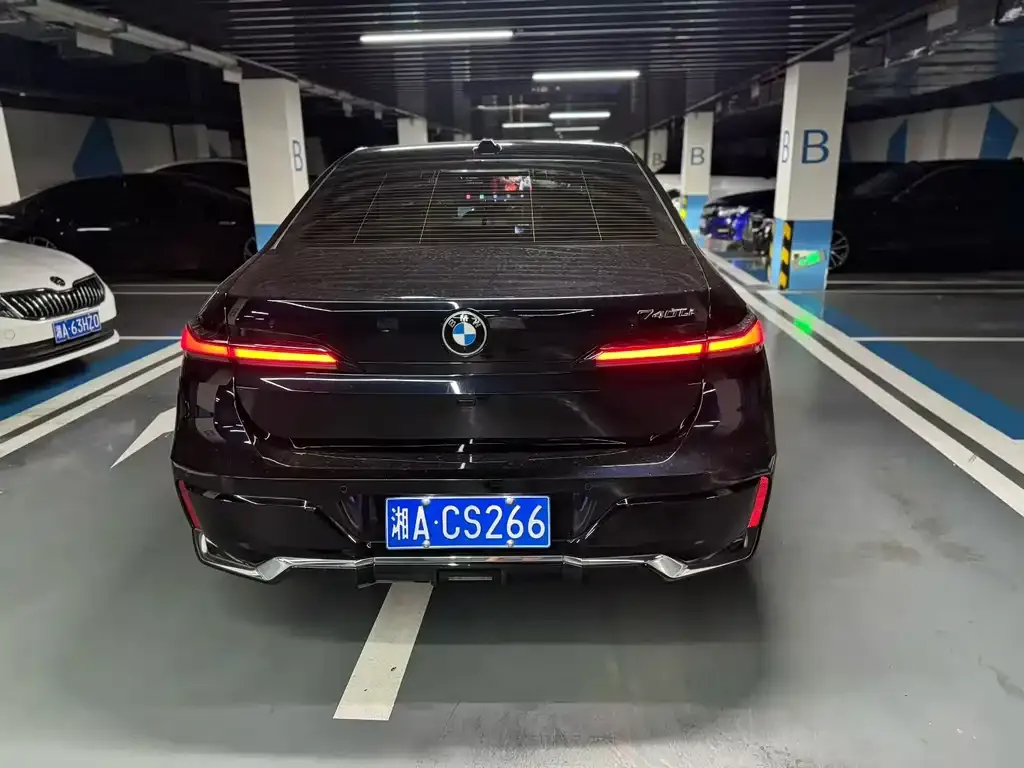 BMW 7 Series 2022 из CN, фото 8