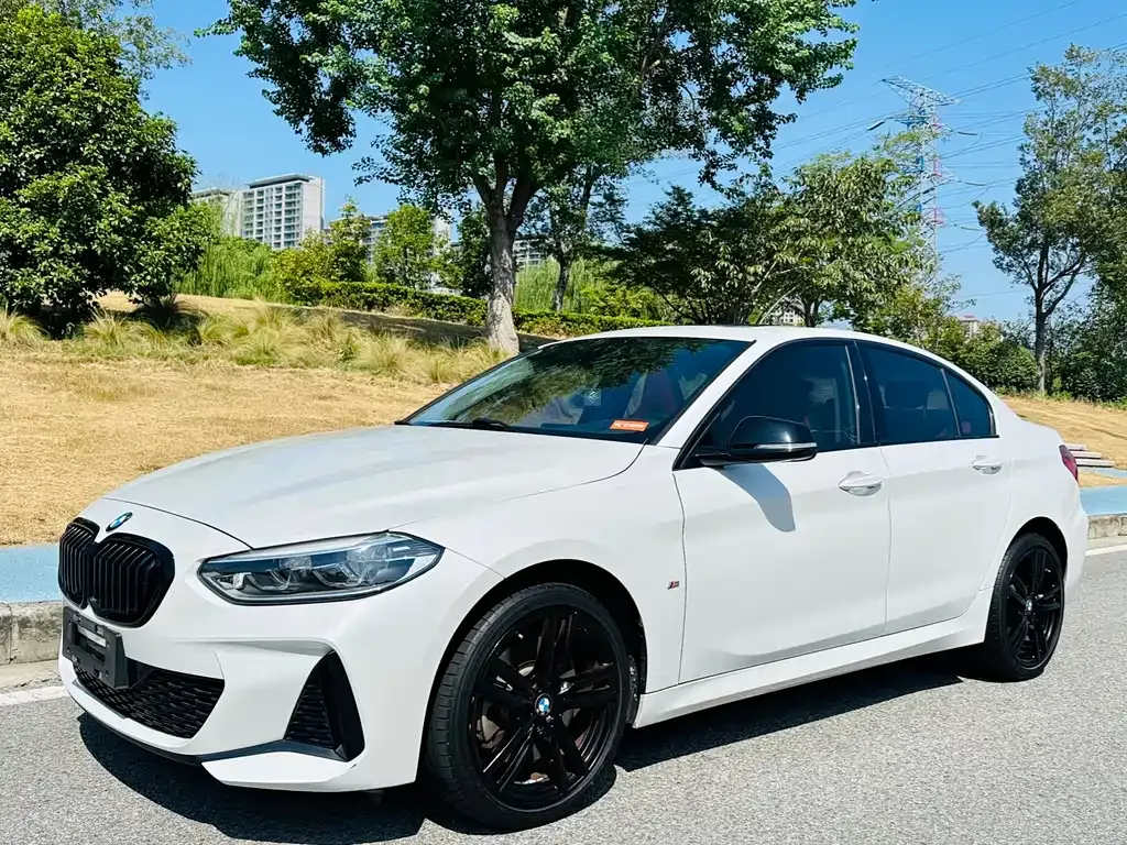 BMW 1 Series 2021 из CN, фото 1