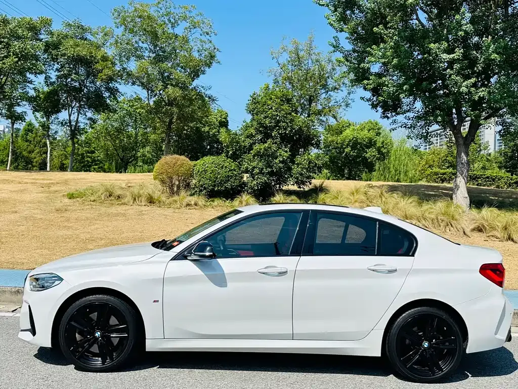 BMW 1 Series 2021 из CN, фото 4