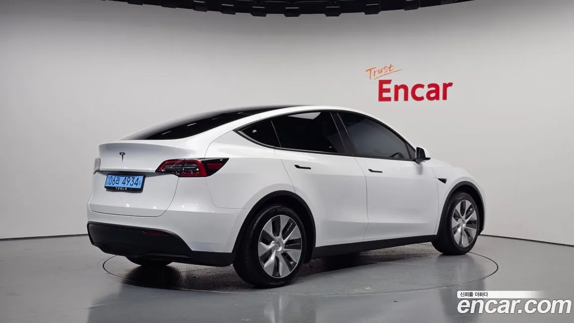 Tesla Model Y — фото 2