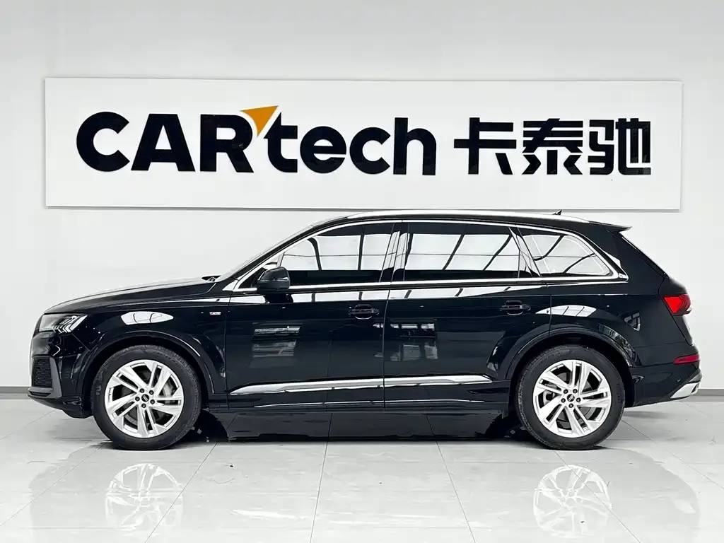 Audi Q7 2024 из CN, фото 2